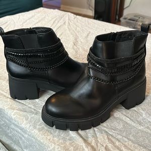 Torrid biker boots only wore once